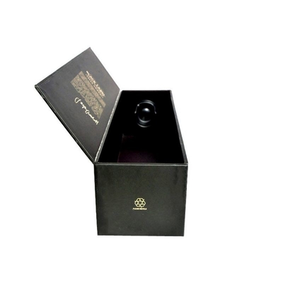 浮彫りになることを押す紫外線印刷物の金ホイルが付いている黒いワイン・ボトル包装箱
